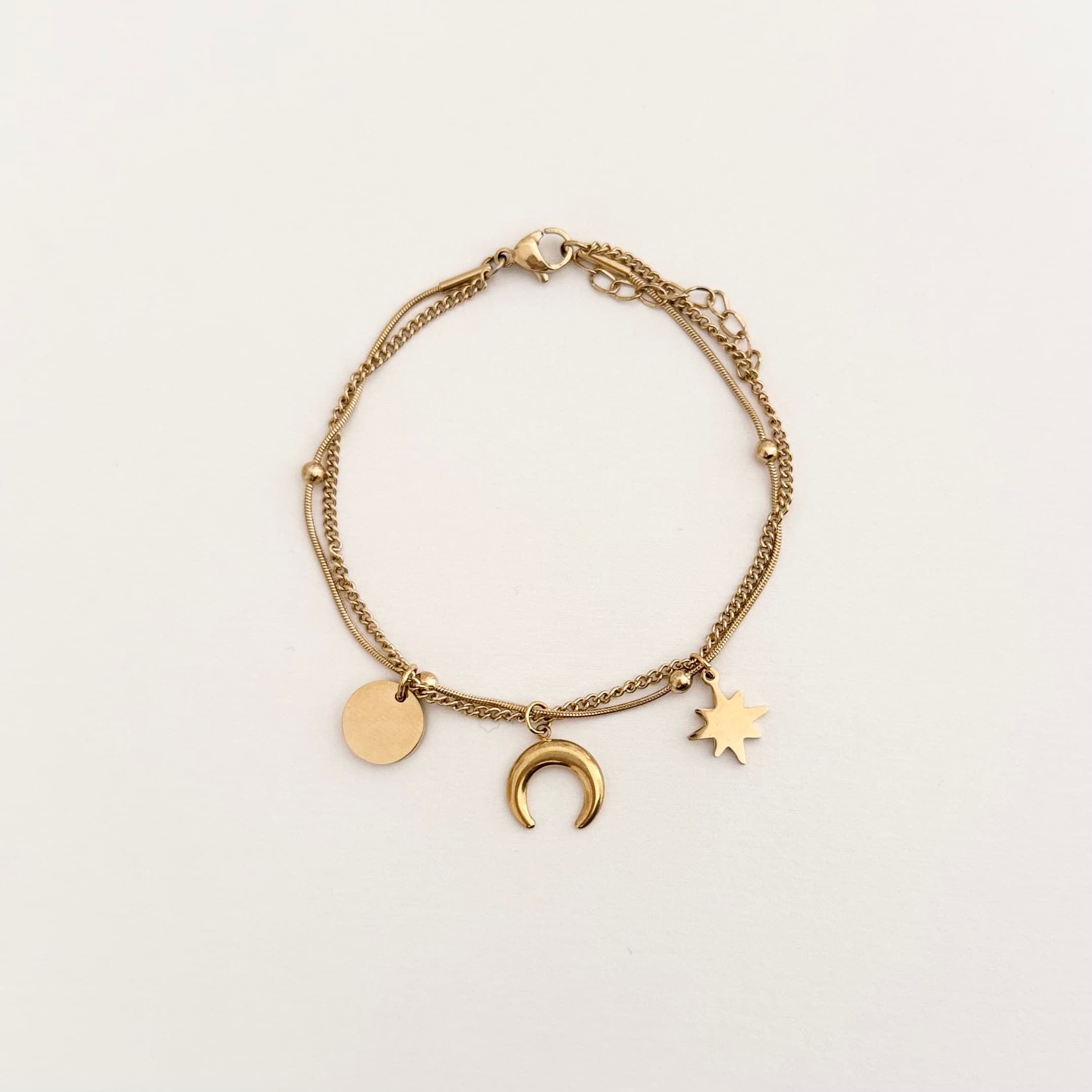 Narukvica od nerđajućeg čelika sa privescima