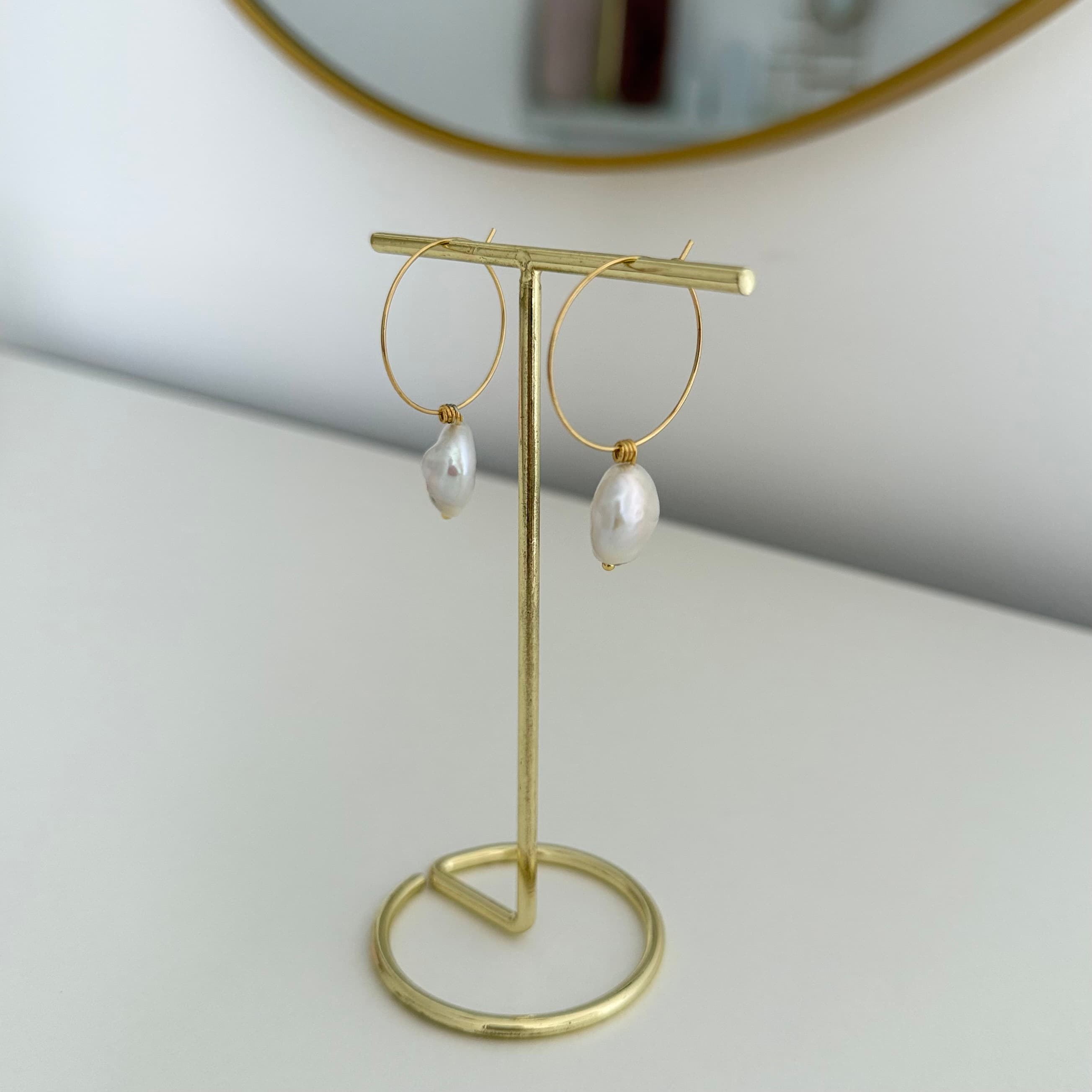 Zlatne minđuše sa baroknim biserom