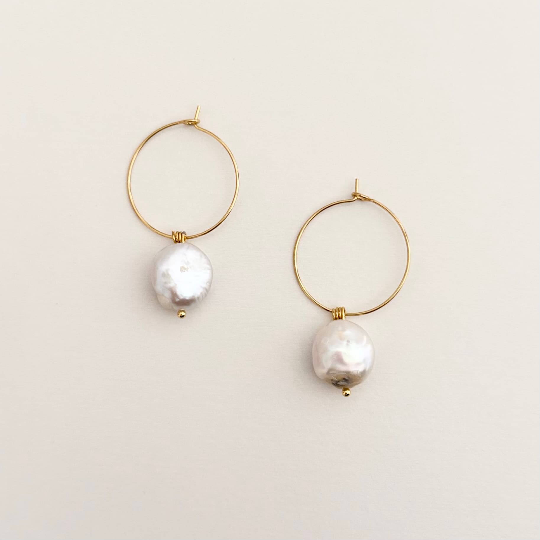 Zlatne minđuše sa baroknim biserom