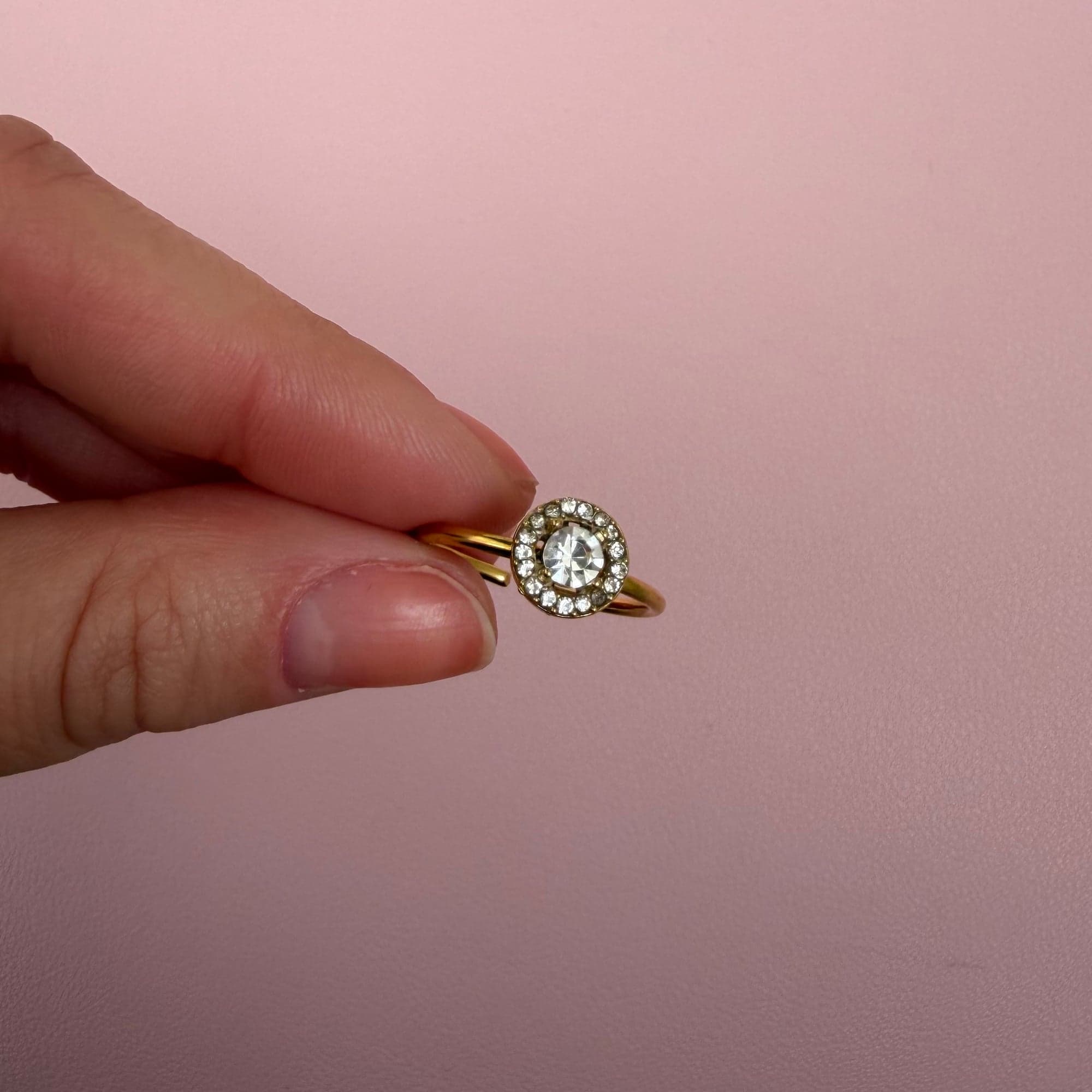 Zlatni prsten sa cirkonima